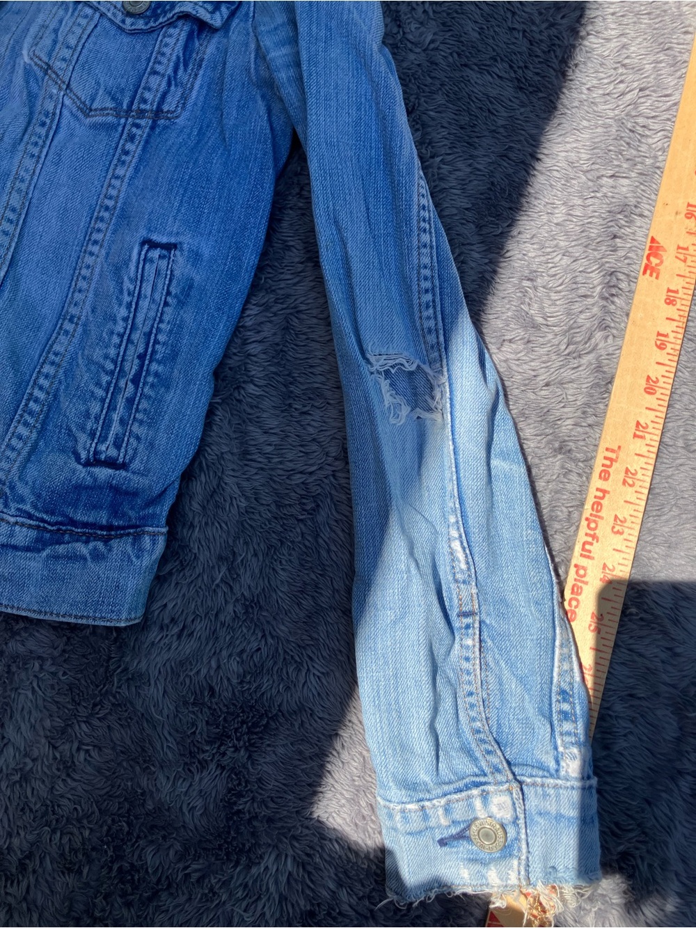 Levi's Light Blue Denim Jean Jacket Distressed Thrashed Size M - Picture 8 of 13